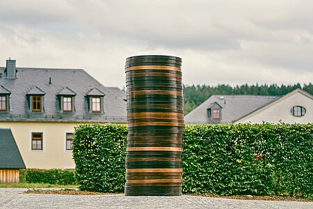 Kunstwerk am Purple Path in Schneeberg "Coin Stack"
