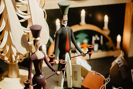 Hillig Figuren in einem Geschäft in Schwarzenberg