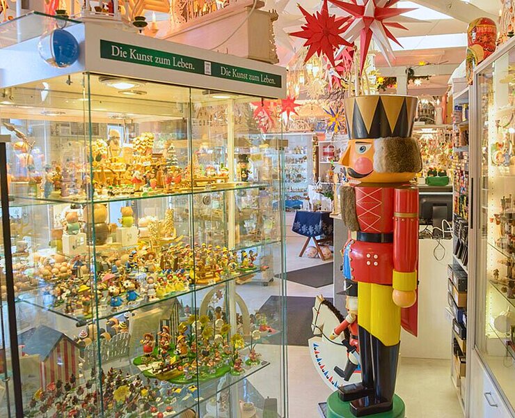 Fachgeschäft für erzgebirgische Volkskunst Geschenk-Truhe Erzgebirgische Holzkunst in Essen-Kupferdreh (fotomiro.de)