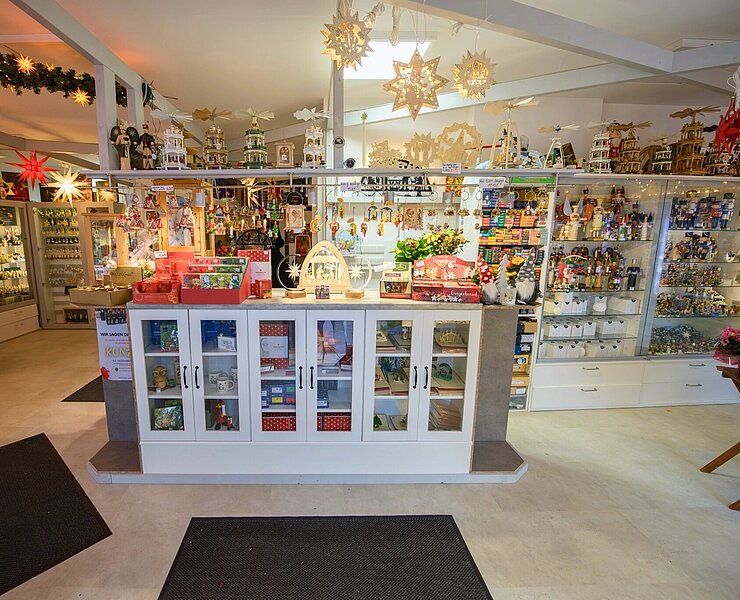 Fachgeschäft für erzgebirgische Volkskunst Geschenk-Truhe Erzgebirgische Holzkunst in Essen-Kupferdreh (fotomiro.de)