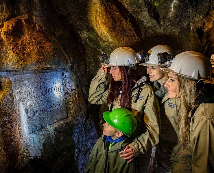 Freiberg als Familie entdecken - Einfahren ins Silberbergwerk Reiche Zeche (TU Freiberg, Detlev Müller )