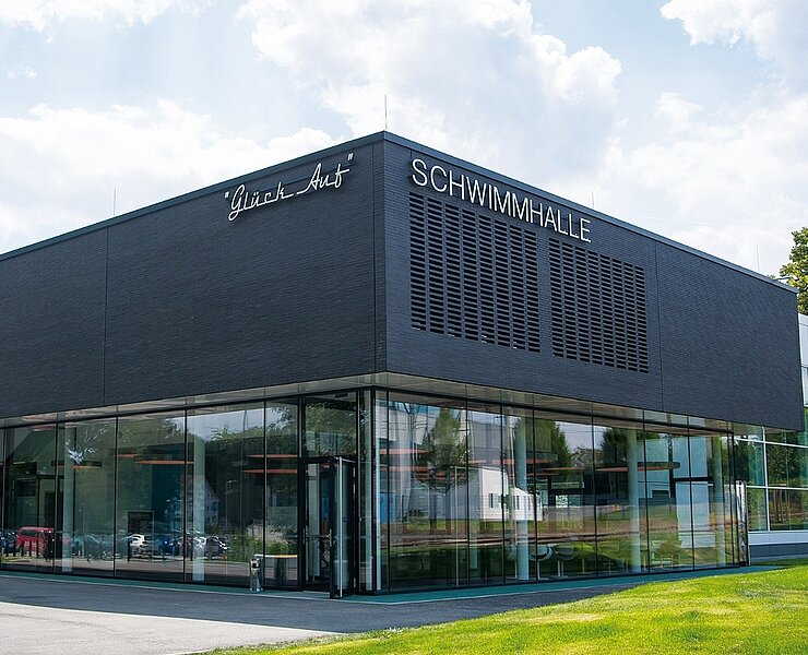 Glück Auf Schwimmhalle - Außenansicht ()