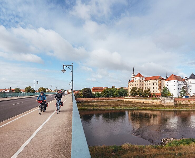 Elberadweg in Torgau mit Schloss Hartenfels (Felix Meyer)
