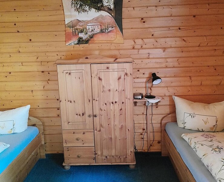 EG 2-Bett-Schlafzimmer ()