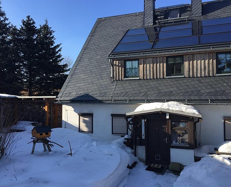 Ferienhaus im Winter ()