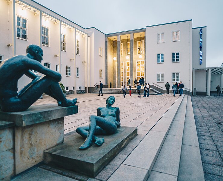 Chemnitz-Stadtbad_Außenansicht-ernestouhlmann.jpg ()