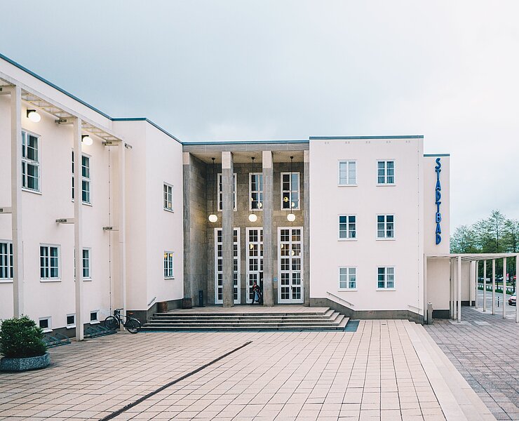 Chemnitz_Stadtbad_Eingang_ernestouhlmann.jpg ()