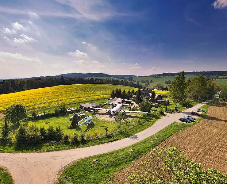 Flugzeugmuseum Cämmerswalde und Gaststätte zum Flugzeug (Tourismusverband Erzgebirge e.V. / Jürgen Amann)