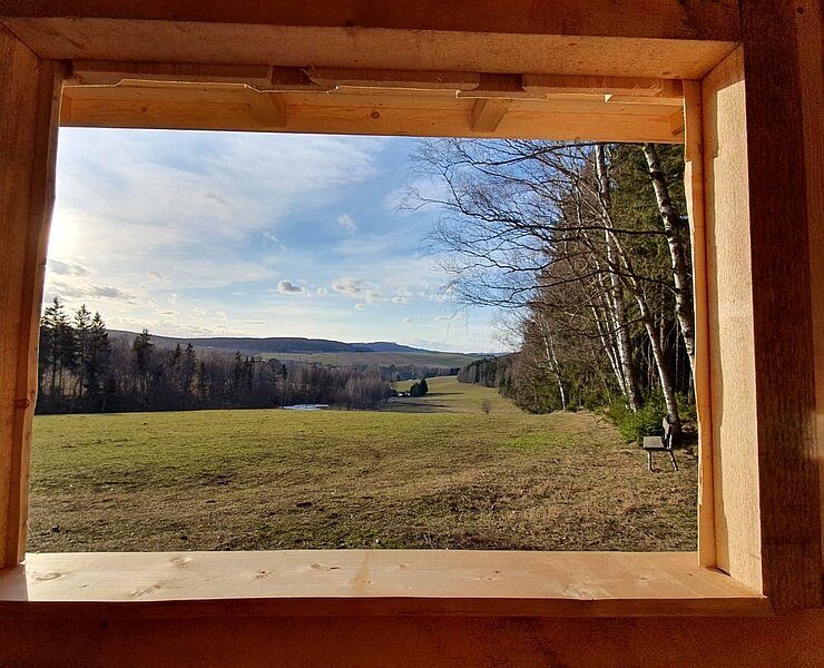 Ausblick aus der Schutzhütte am südlichen Rand des Gemeindewaldes (Sandra Schmiedel)