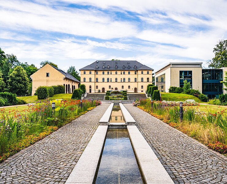 Schlosspalais Lichtenstein mit Französischen Garten ()
