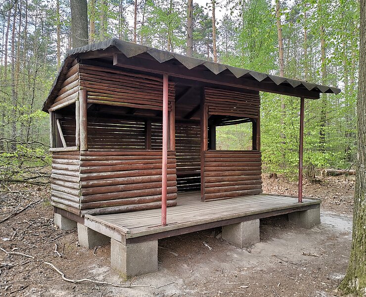 Walderlebnispfad Wechselburg - Station 3 - Schutzhütte (Bastian Rakow)