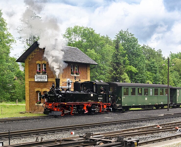 Das markante Wasserhaus im Bahnhof Steinbach (Jürgen Herold, IG Preßnitztalbahn)