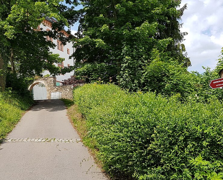 Schlossrundweg vom Parkplatz zum Kurfürstin-Anna-Garten (Doreen Fiebig)