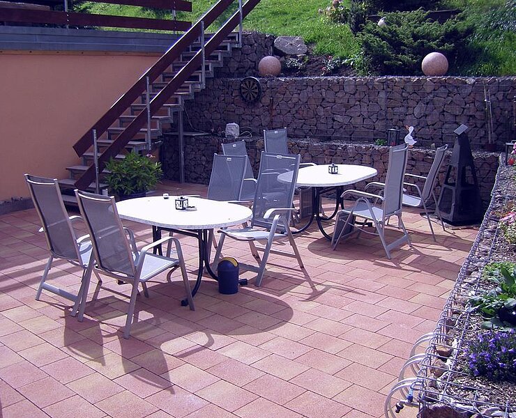 Sitzgruppe auf Terrasse ()