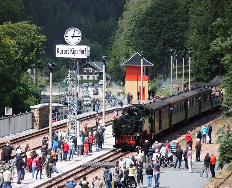 Weißeritztalbahn am Bahnhof Kipsdorf ()