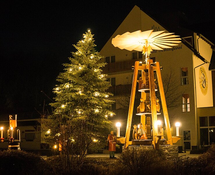 Ortspyramide Erlabrunn (Tobias Rudelt)