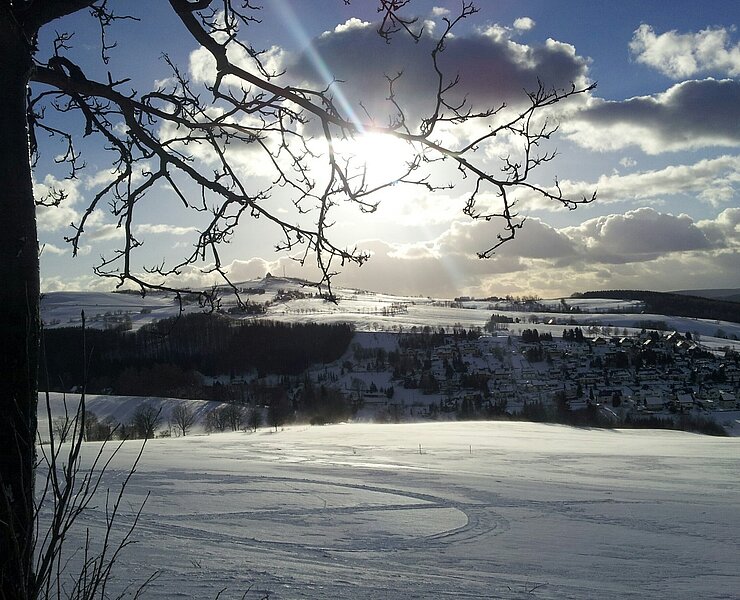 Ausblick auf den Schwartenberg von der Buschecke aus (Undine Weise, Gemeinde Neuhausen)