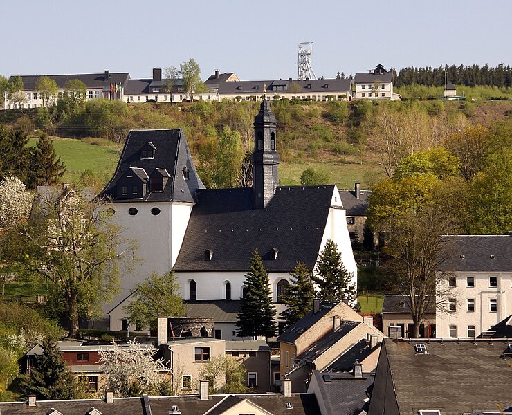 Sauberg mit Kirche Ehrenfriedersdorf (Uta Lares-Büttner)