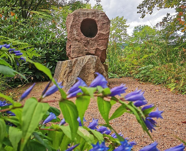 Summstein im Botanischen Garten ()