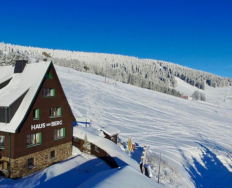 Direkte Lage am Skihang von Oberwiesenthal ()
