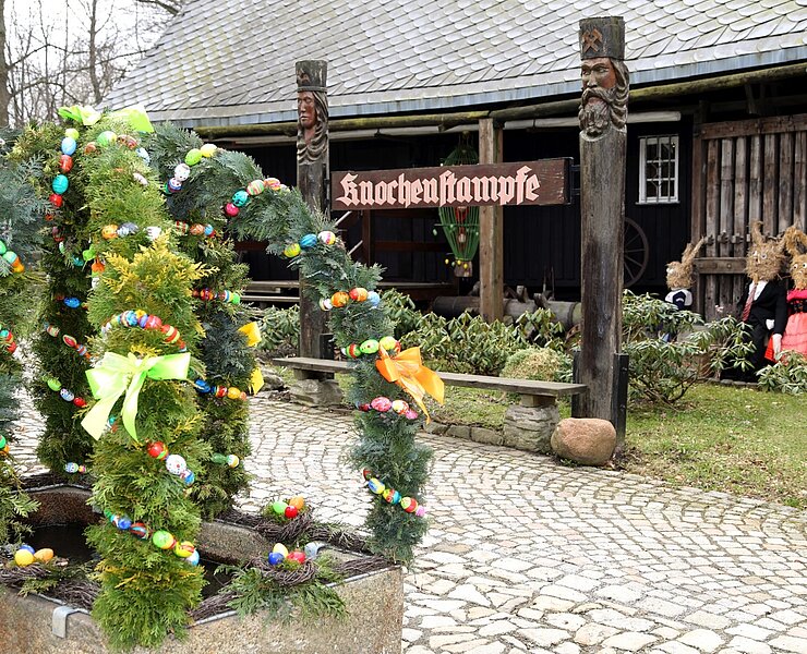 Osterbrunnen am Heimatmuseum Knochenstampfe Dorfchemnitz ()