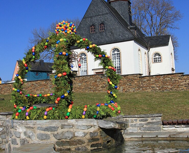 Osterbrunnen in Brünlos ()