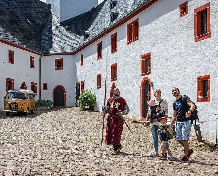 Schloss Rochsburg, Innenhof (BUR-Werbung)