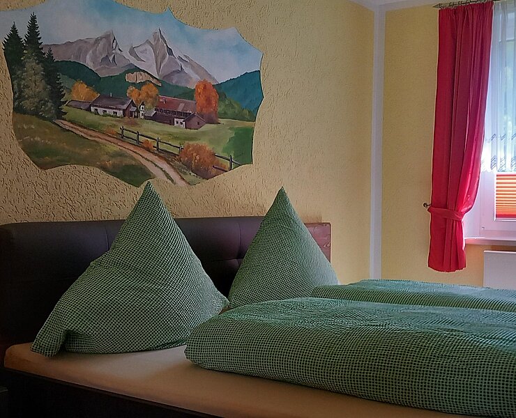 12 - Schlafzimmer ()