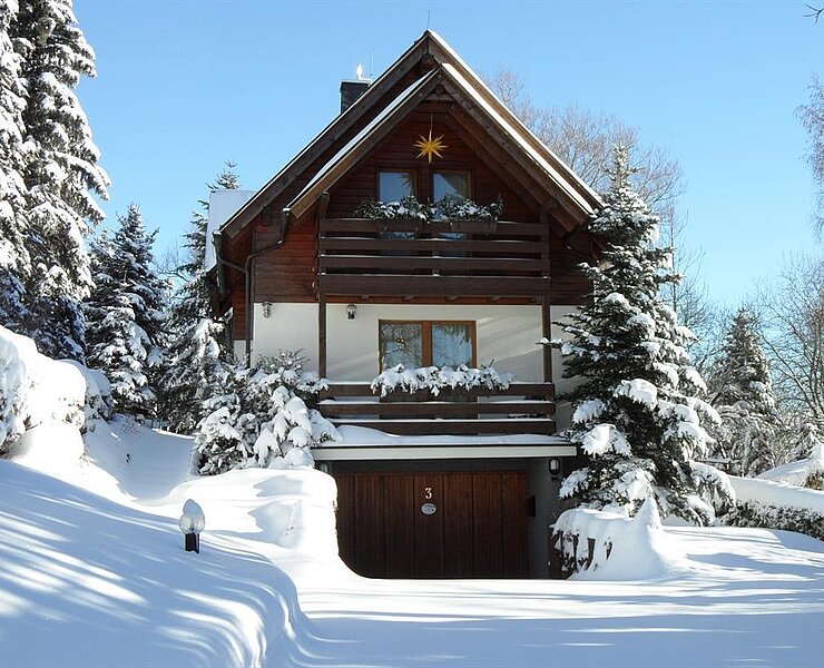 Ferienhaus "Keilbergblick", Westseite im Winter ()