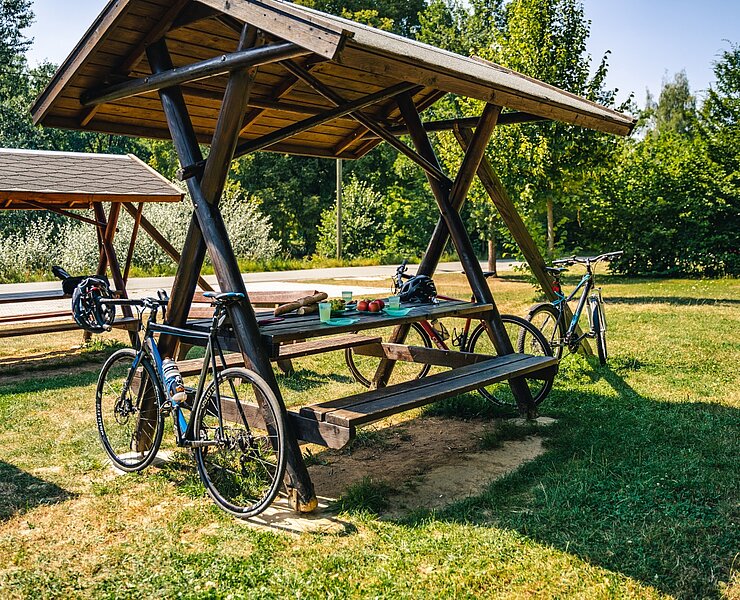 Rastplatz in Wolkenburg unterhalb des Schlosses ()