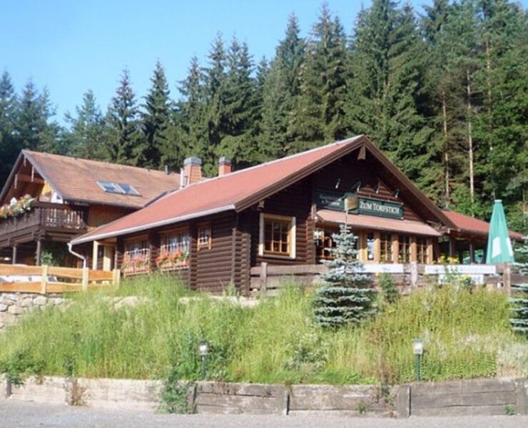 Gaststätte und Pension "Zum Torfstich" im Hartmannsdorfer Forst (Christfried Nicolaus, Hartmannsdorf)