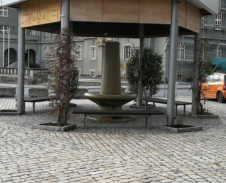 Brunnen vorm Haus ()