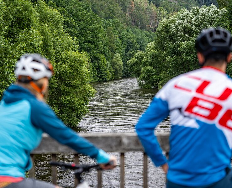 Radfahren entlang Zschopautalradweg (Tourismusverband Erzgebirge e.V. /MountainLovers_MarcelLohr)