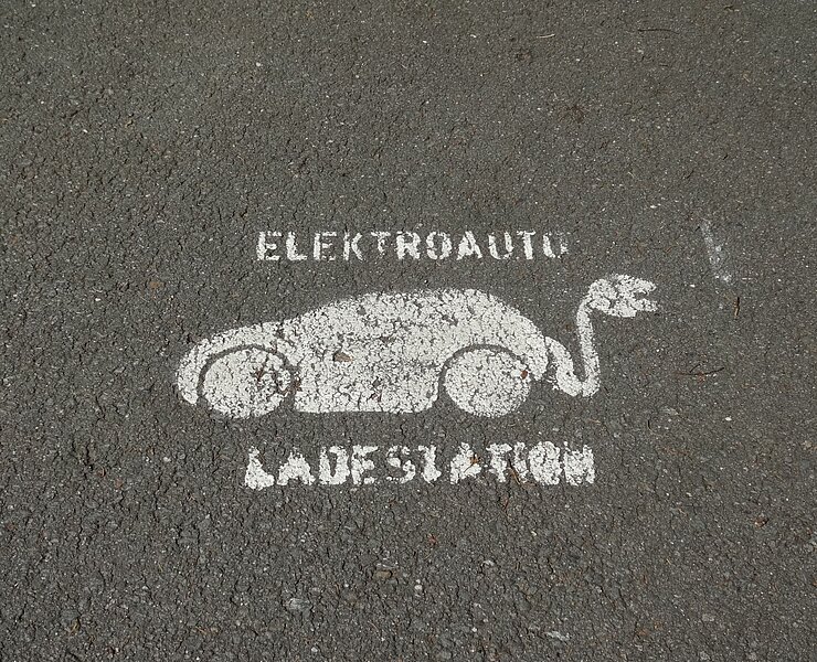 Elektroauto-Ladestation an den Greifensteinen ()