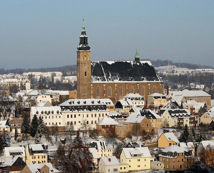 Bergstadt Schneeberg im Winter auf dem Panoramaweg ()