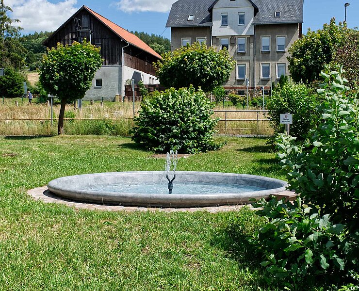 Brunnen in Thalheim (Greifensteinregion)