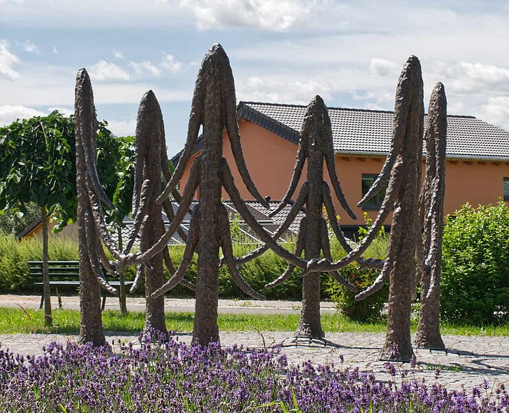 „Include me out“ – Kunstwerk am Purple Path in Thalheim (Greifensteinregion)