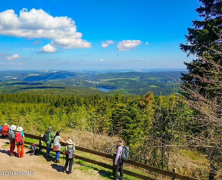 Aussicht nach Norden (Talsperre Sosa) vom Gipfel des Auersberges (1.018 m) (Foto Lorenz, Zschorlau)