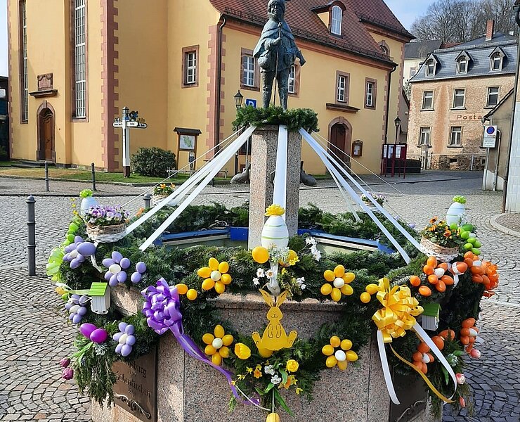 Prinz Lieschen Osterbrunnen Lunzenau (Regina Heinze)