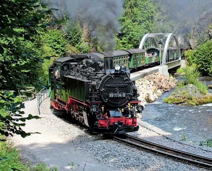 Weißeritztalbahn kurz vor dem Bahnhof Rabenau (SDG Sächsische Dampfeisenbahngesellschaft mbH)