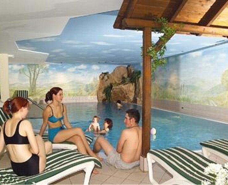 Schwimmbad ()