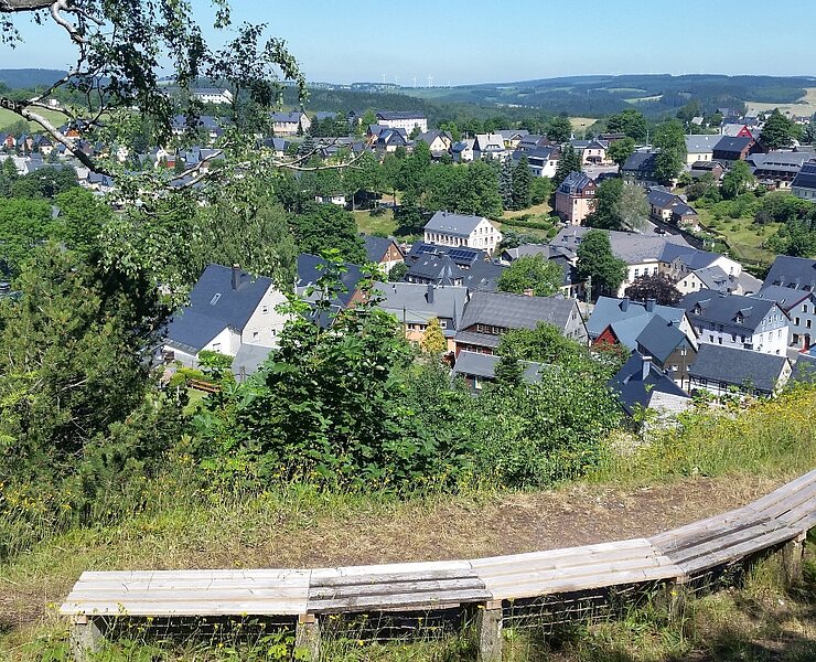 Aussicht vom Bergbaulehrpfad auf den Kurort Seiffen (B. Knöbel)