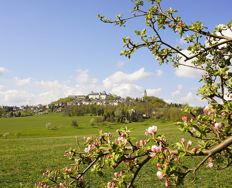 Frühlingshafte Aussichten auf das Schloss Augustusburg (Robert Arnold, Gemeinde Grünhainichen)