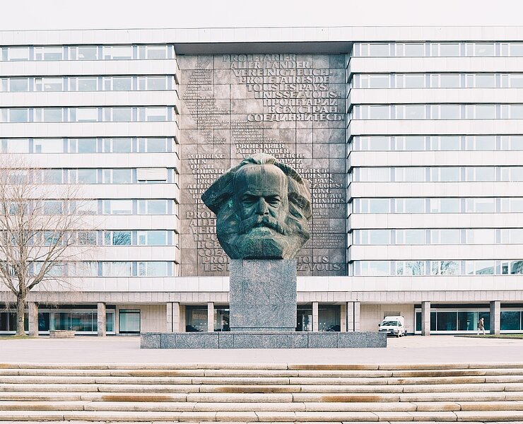 KarlMarxMonument_ernestouhlmann.jpg ()