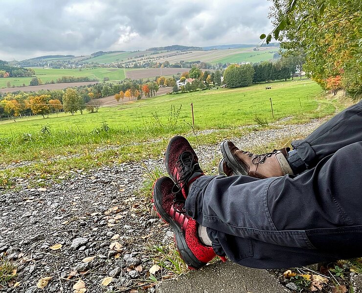 die schöne Herbstlandschaft bei Dörfel kann bei einer Pause genossen werden (S. Borrmann)