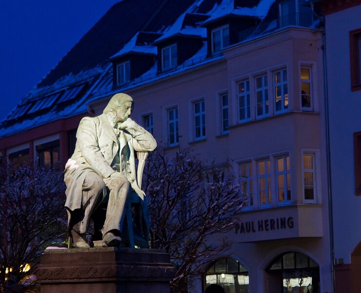 Robert-Schumann-Denkmal auf den Hauptmarkt ()