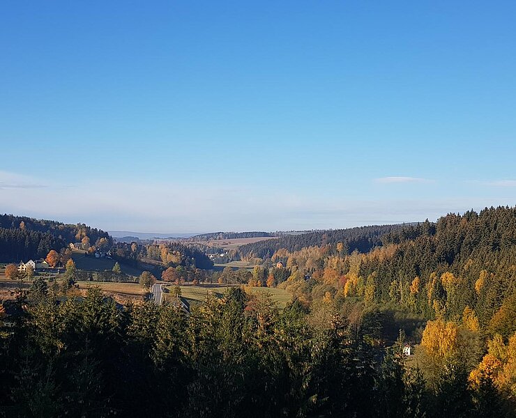 Blick von der Staumauer Richtung Neuhausen (Undine Weise Neuhausen Tourismus)