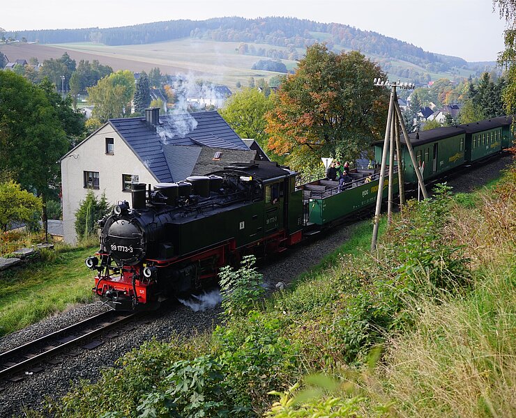 Direkte Anbindung an Wanderweg und Bimmelbahn ()