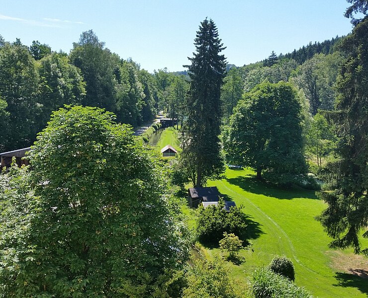 Blick aus dem Fenster auf den Zschopautal-Wanderweg ()