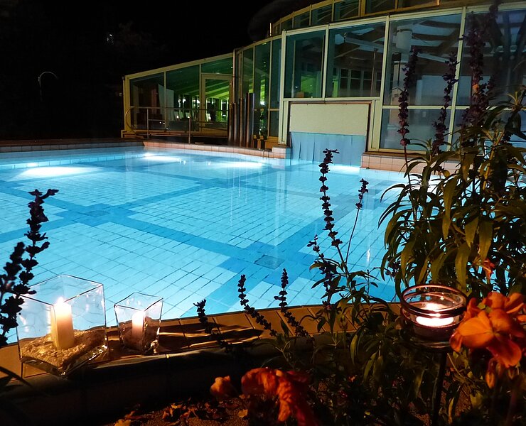 Therme Miriquidi - Außenbecken (Kurgesellschaft Thermalbad Wiesenbad)